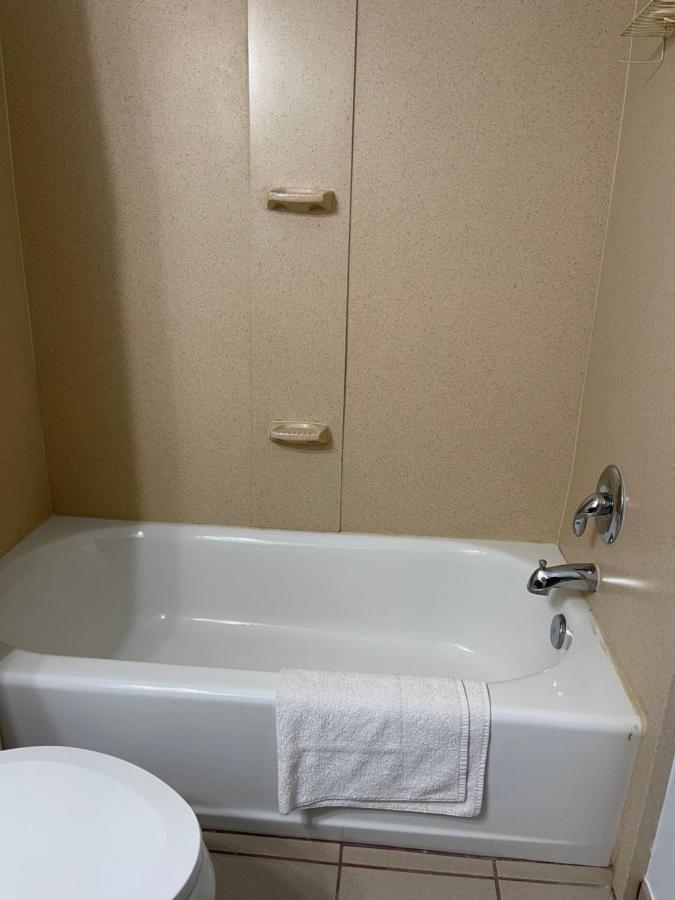 Budget Inn Temple Hills Esterno foto