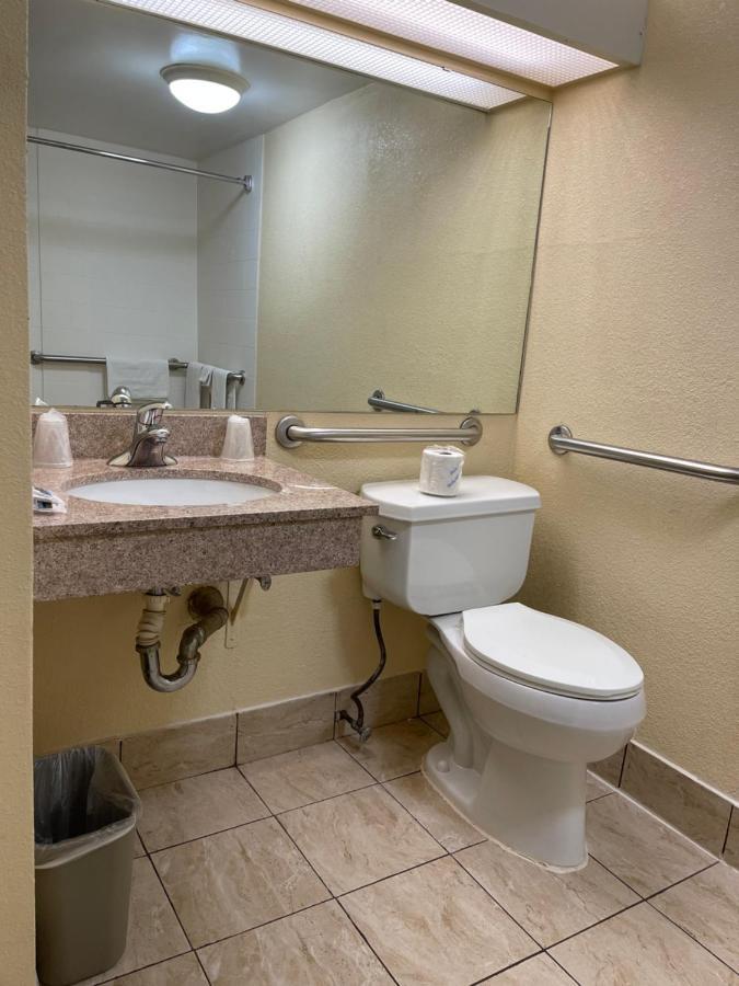 Budget Inn Temple Hills Esterno foto