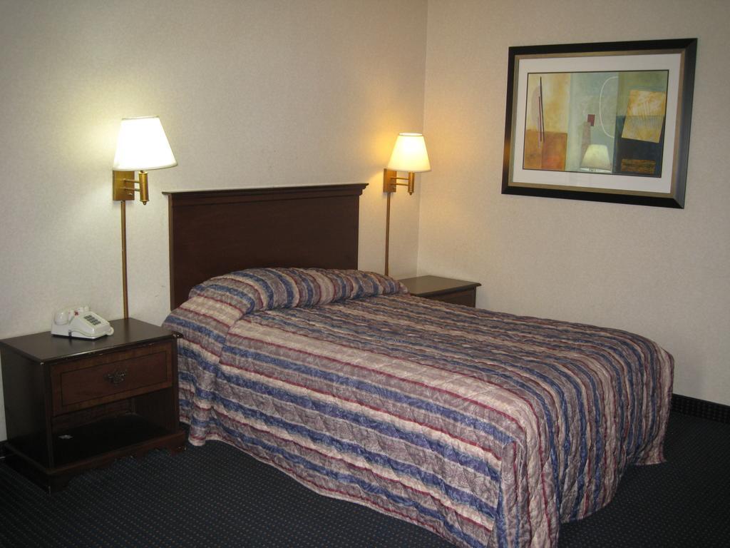 Budget Inn Temple Hills Esterno foto